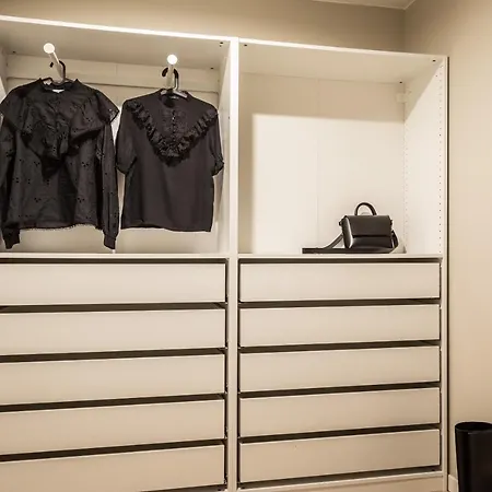 Scandinavian With 2 Bedrooms And Terrasse - Close To Storo Storsenter And All Public Transport Oslo